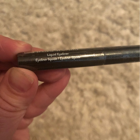 Wing Woman eyeliner - Picture 4 of 7